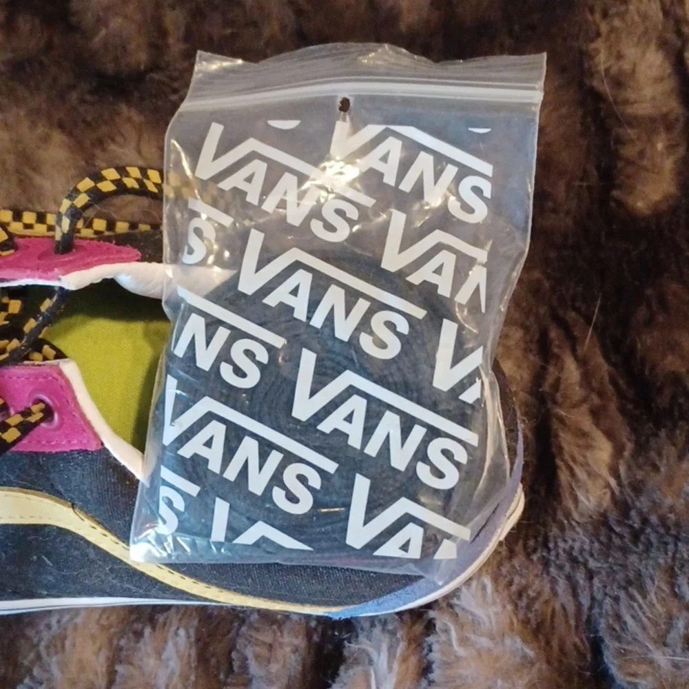 Vans old skool. Like new. Worn once. Womens size 9 mens size 7.5. No box. - Picture 7 of 7